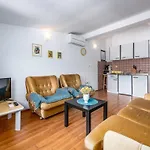 Apartamento Ingrid 1699 *