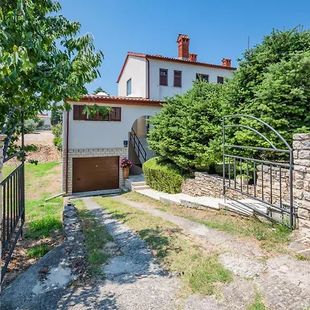 Apartamento Ingrid 1699 *